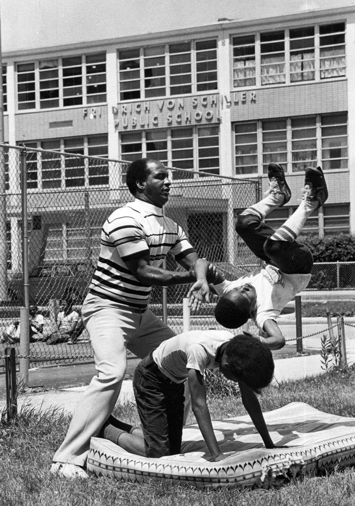 LIFE-CHICAGO’S-OWN-JESSE-WHITE-TUMBLERS-4-TB.jpg